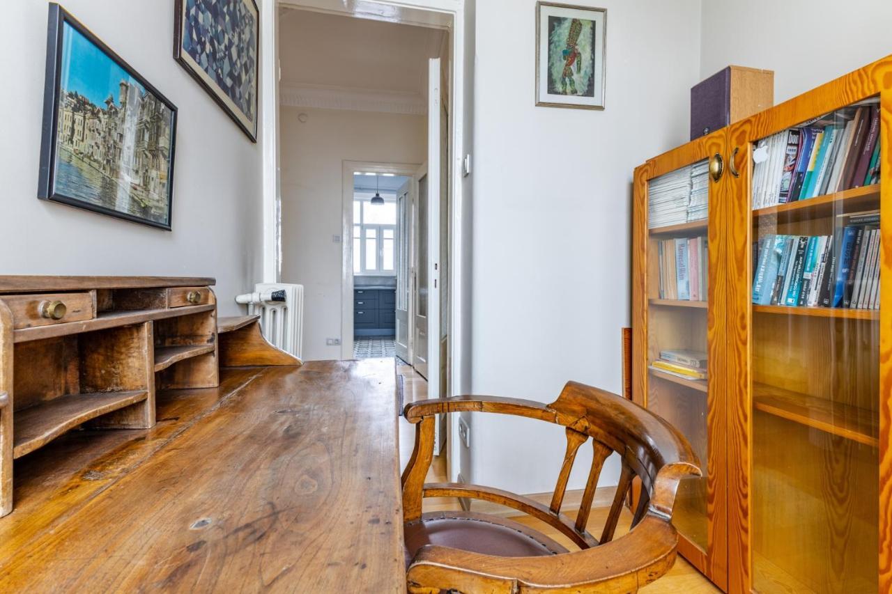 Appartamento Flat With Balcony And Bosphorus View In Beyoglu Provincia di Provincia di Istanbul Esterno foto