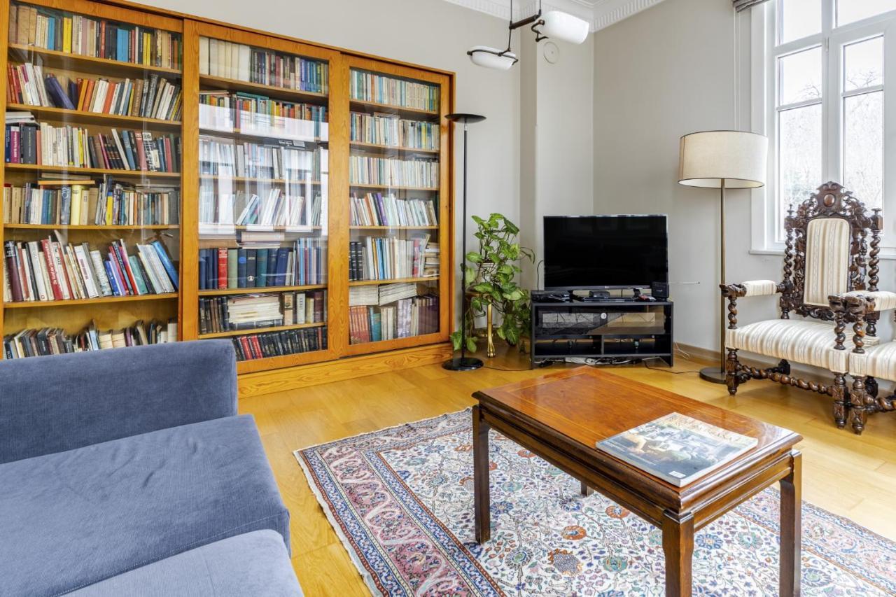 Appartamento Flat With Balcony And Bosphorus View In Beyoglu Provincia di Provincia di Istanbul Esterno foto