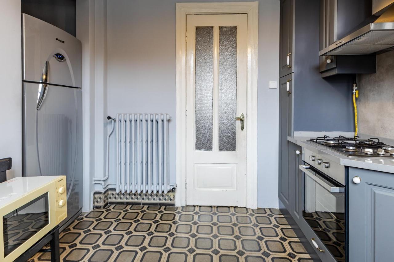 Appartamento Flat With Balcony And Bosphorus View In Beyoglu Provincia di Provincia di Istanbul Esterno foto
