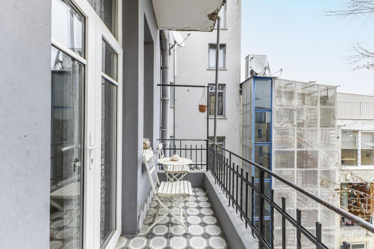 Appartamento Flat With Balcony And Bosphorus View In Beyoglu Provincia di Provincia di Istanbul Esterno foto