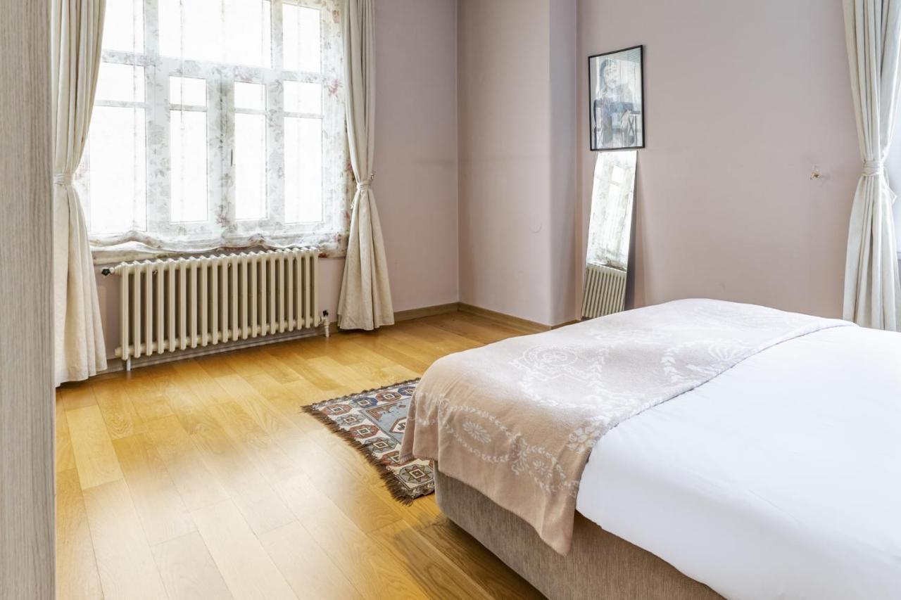 Appartamento Flat With Balcony And Bosphorus View In Beyoglu Provincia di Provincia di Istanbul Esterno foto